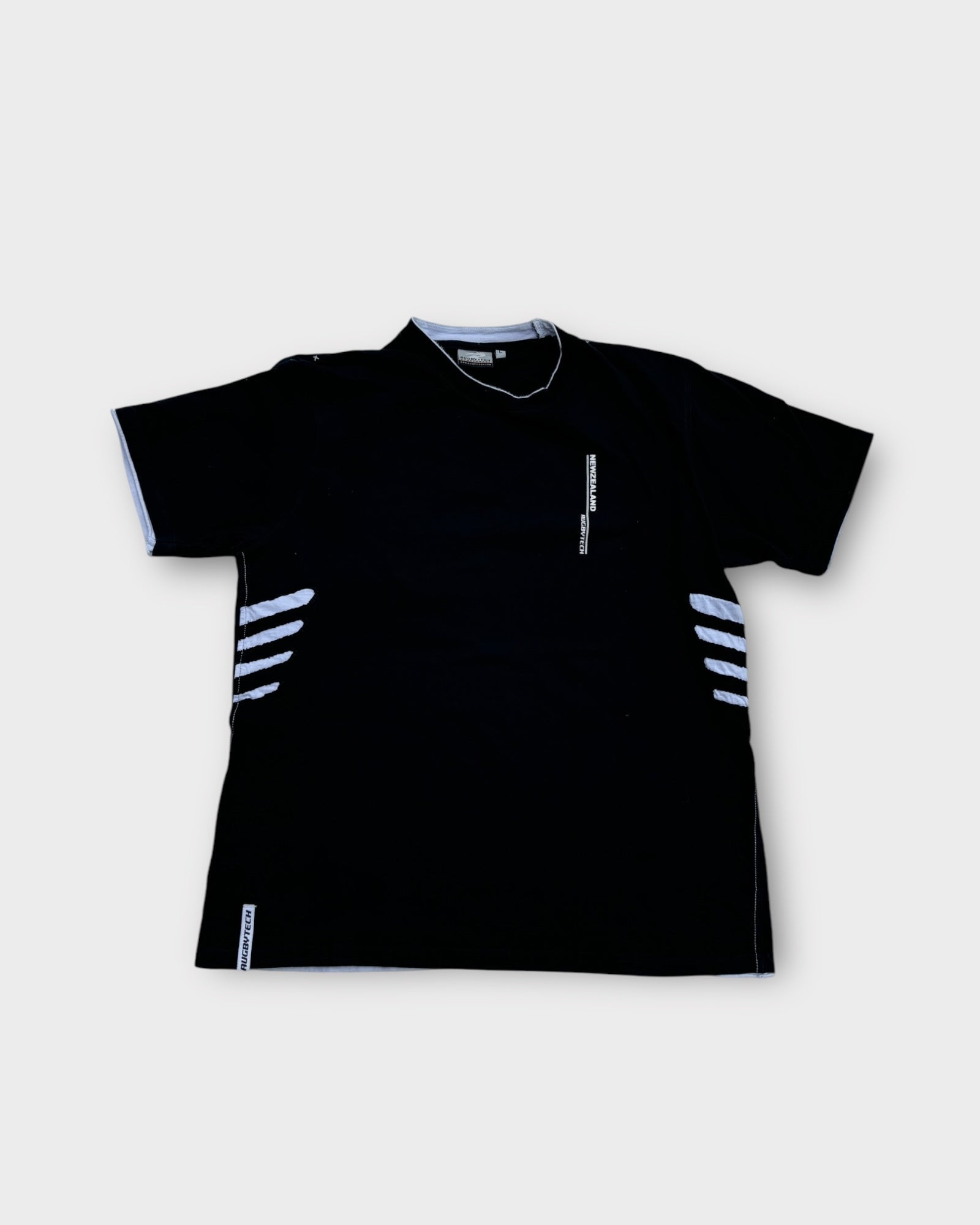 An image of a Allblacks New Zealand Rugbytech Tshirt in size L.